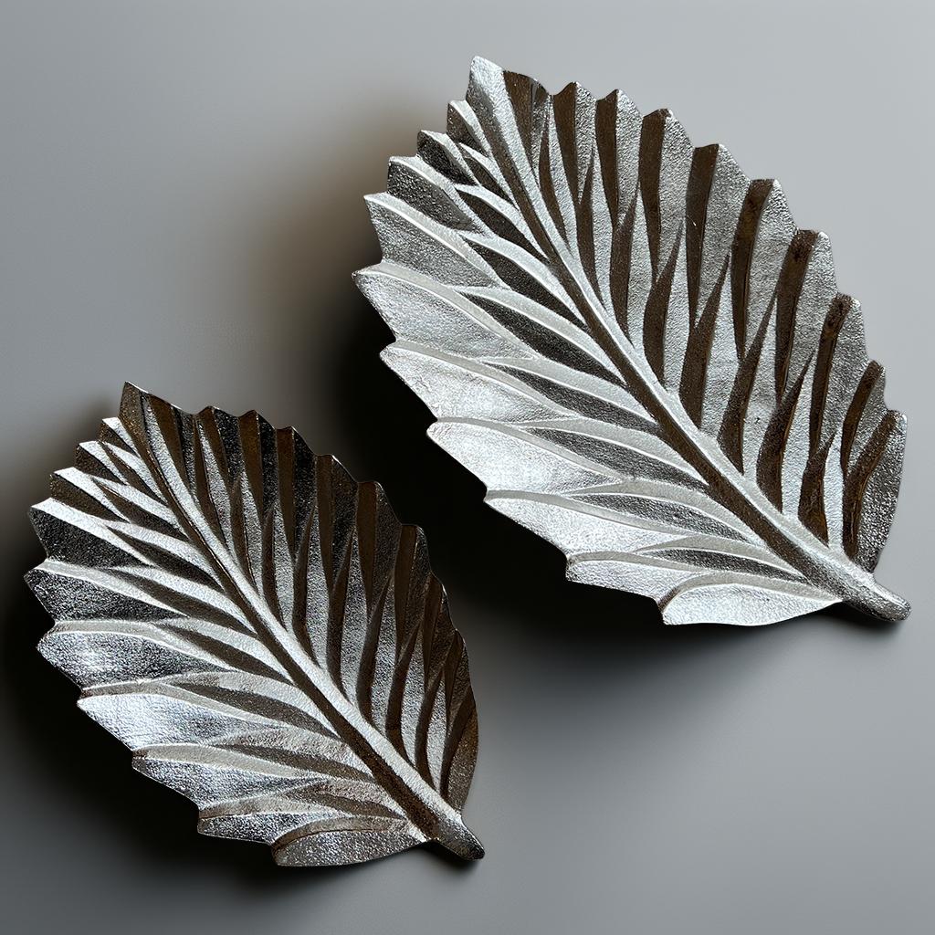 Plat Décoratif En Forme De Feuille Nervurée Argentée