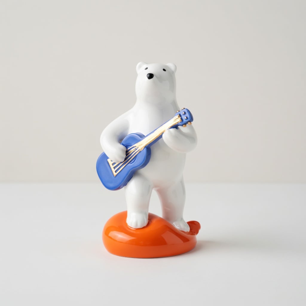 Ours Musicien À La Guitare