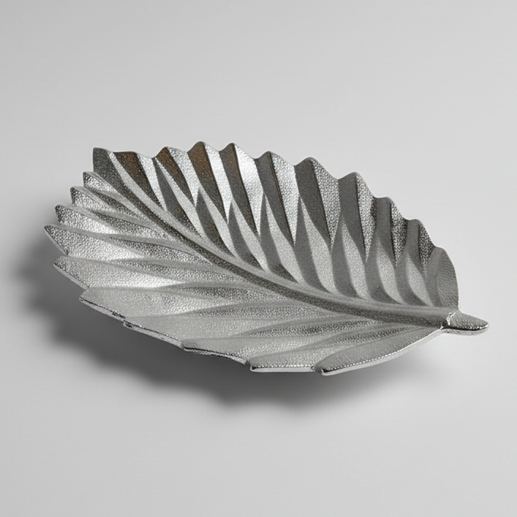 Plat Décoratif En Forme De Feuille Nervurée Argentée