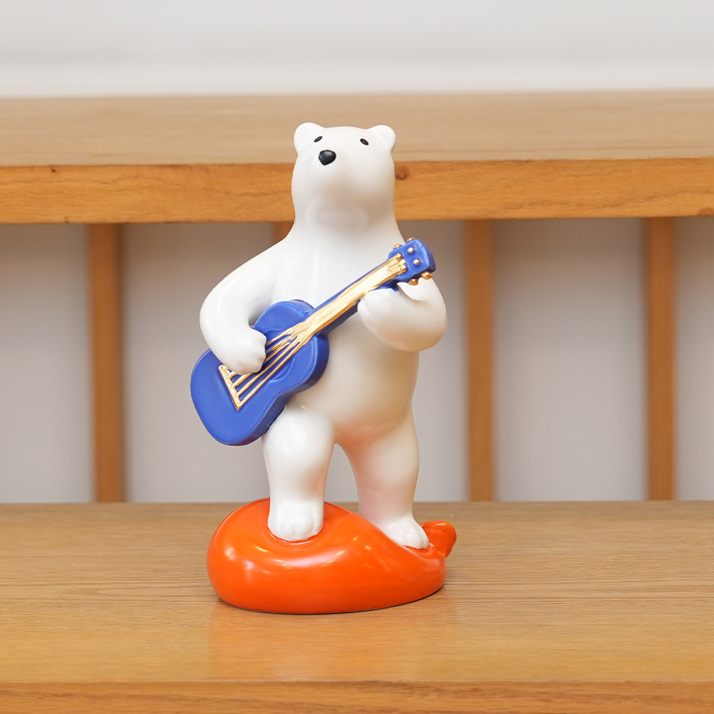 Ours Musicien À La Guitare