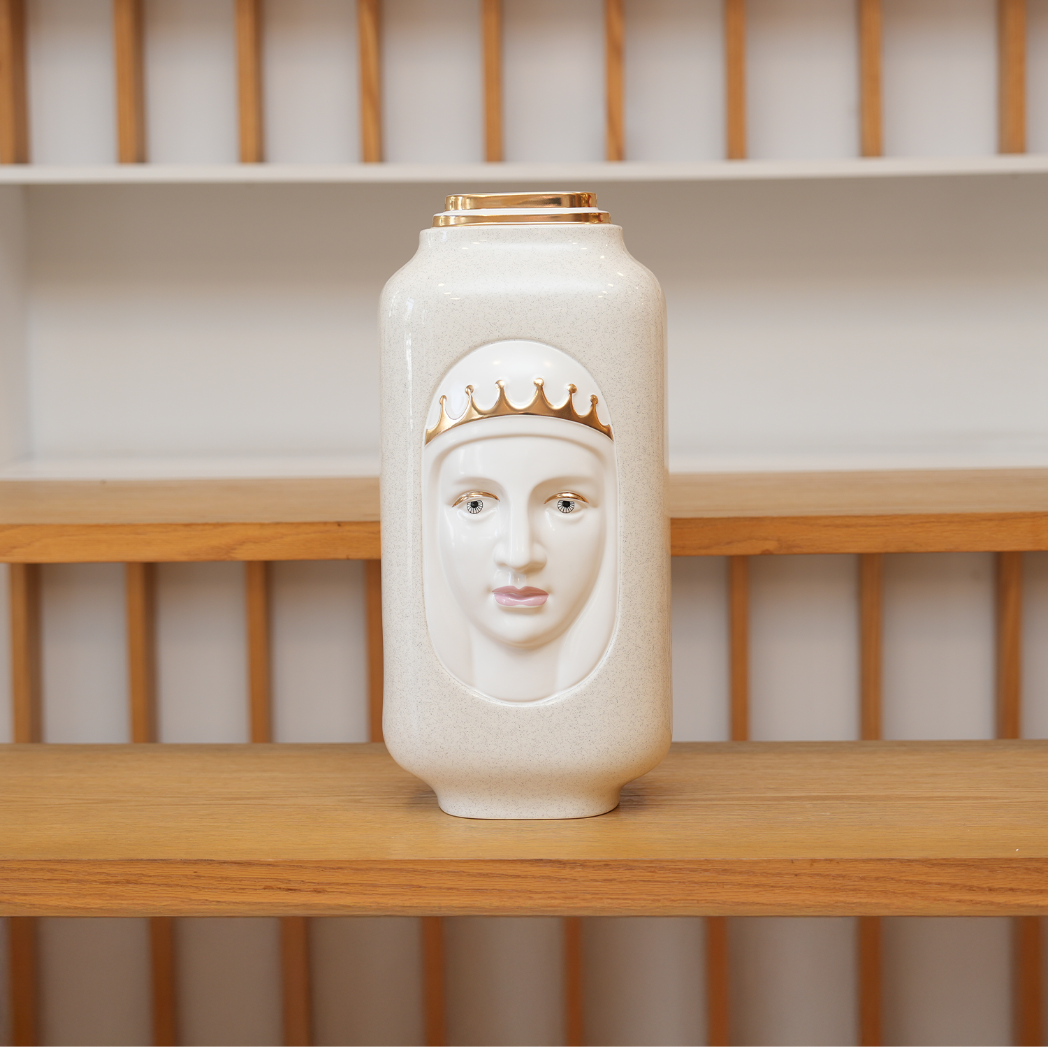 Vase Lang Face Statue