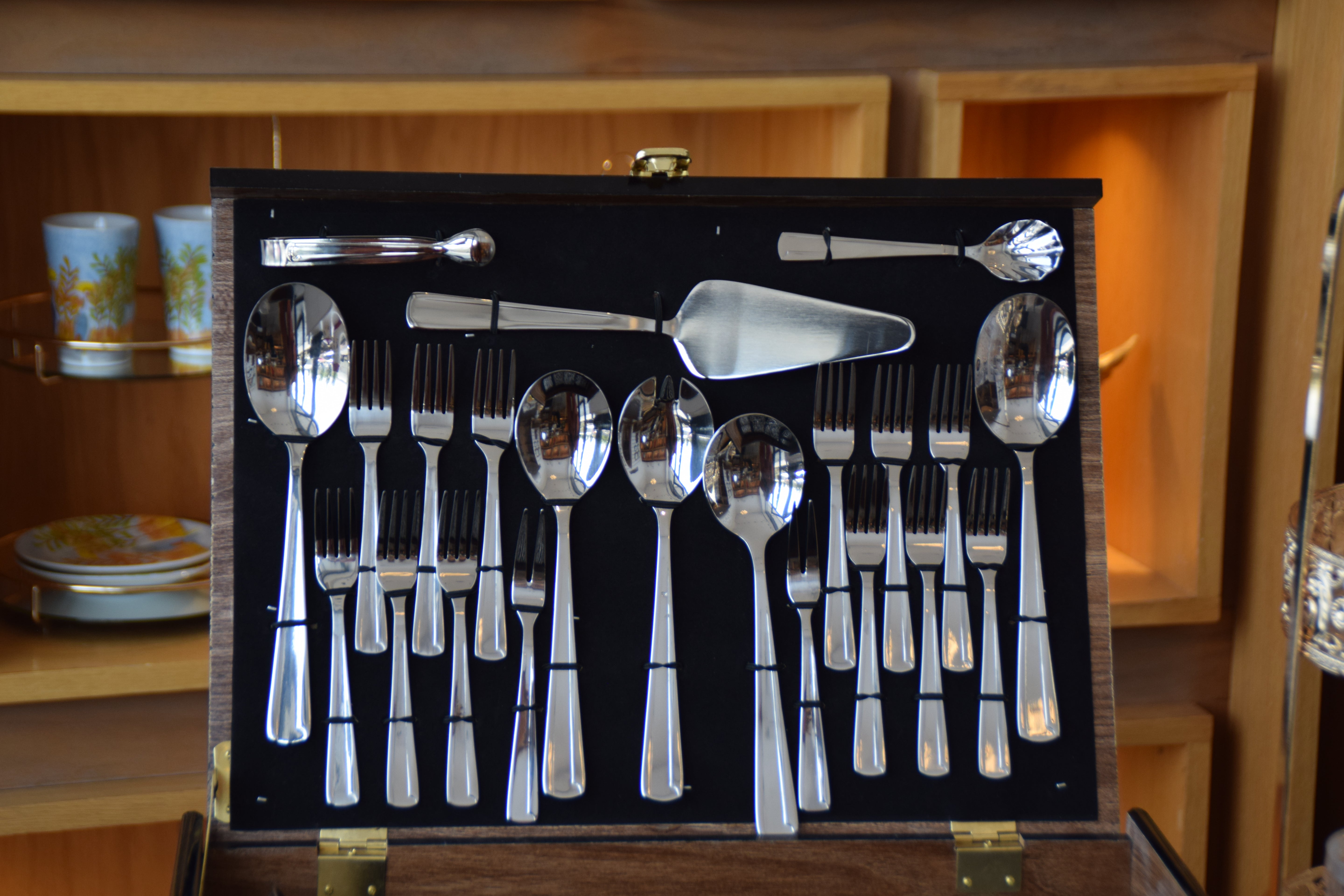 Ménagère 72 Pièces En Inox Argentée