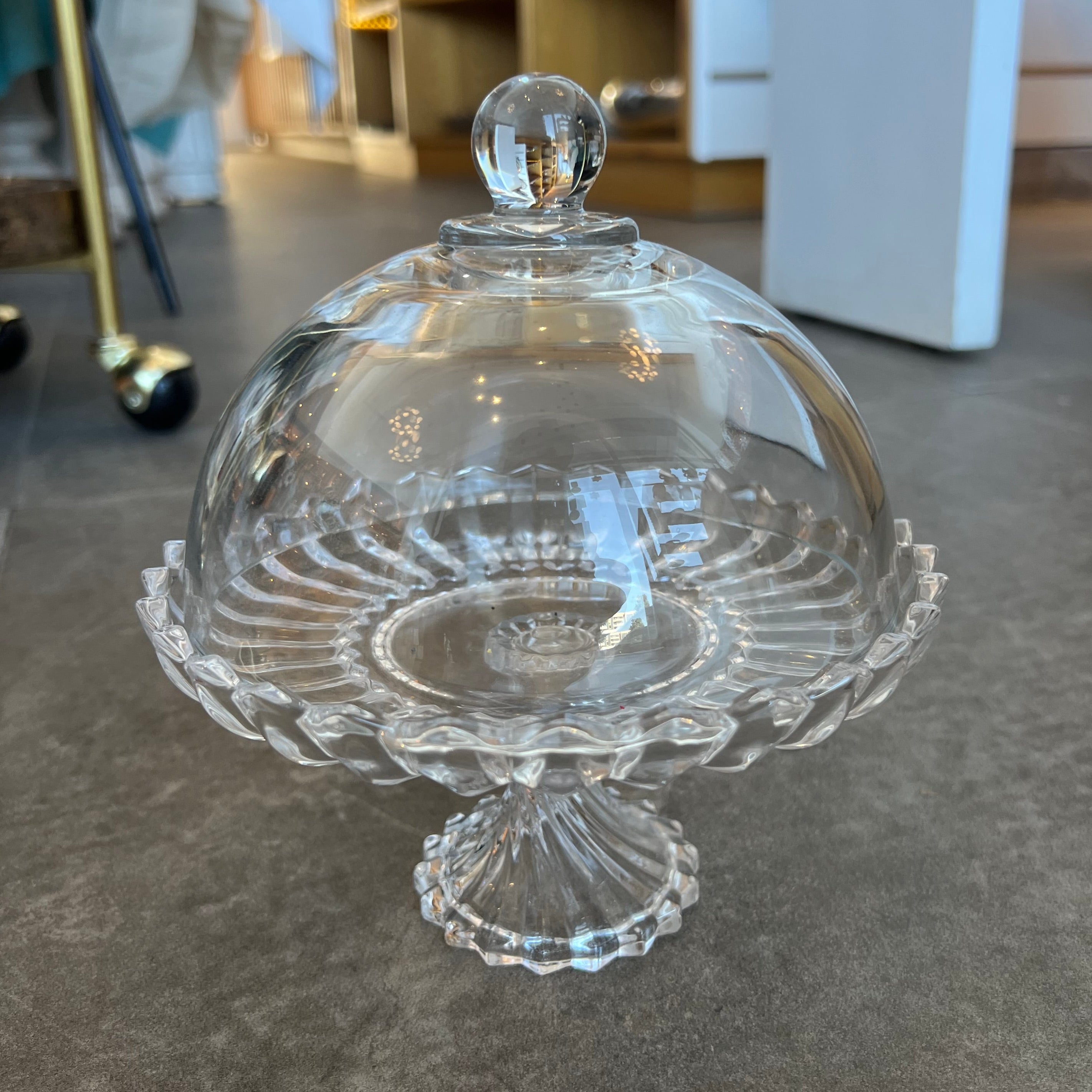 Bonbonnière Sur Pied – Luxury