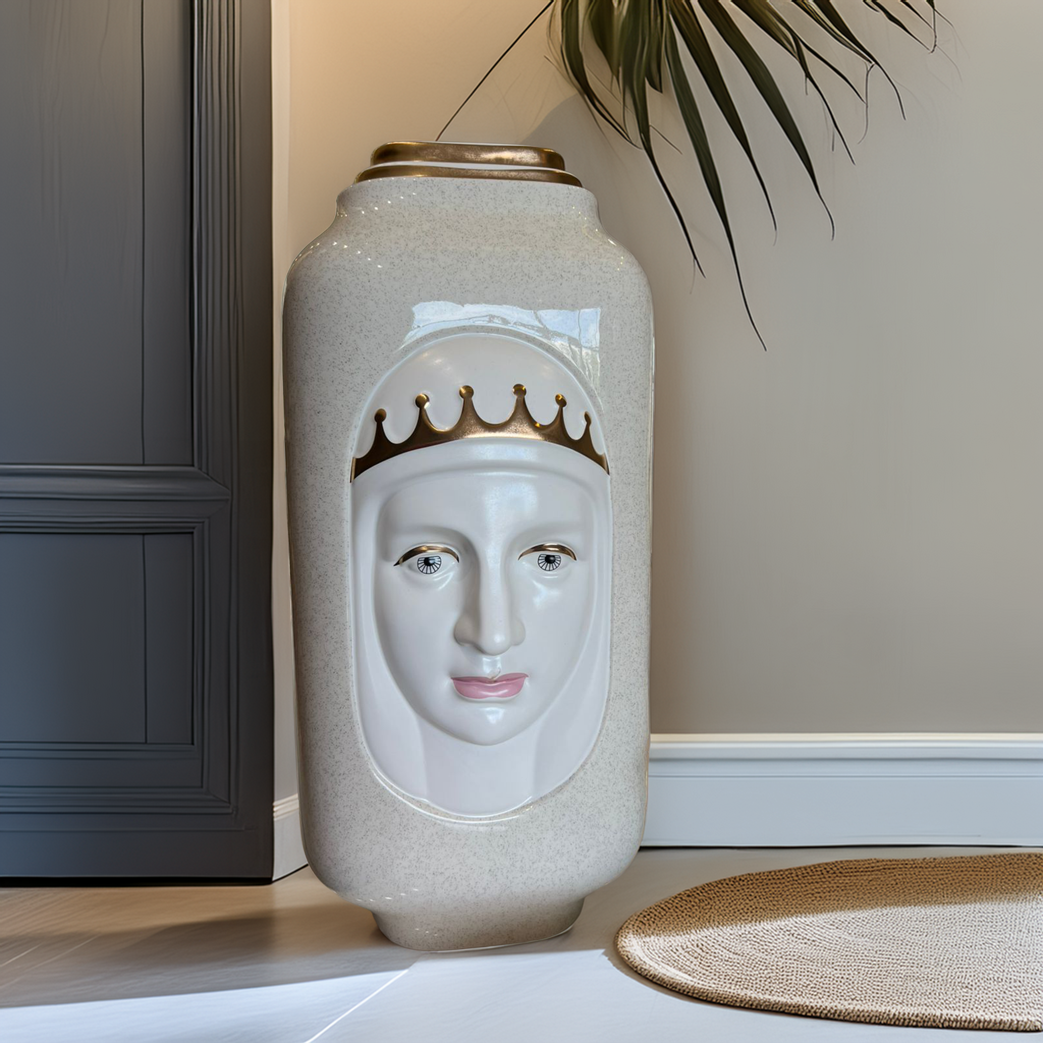 Vase Lang Face Statue